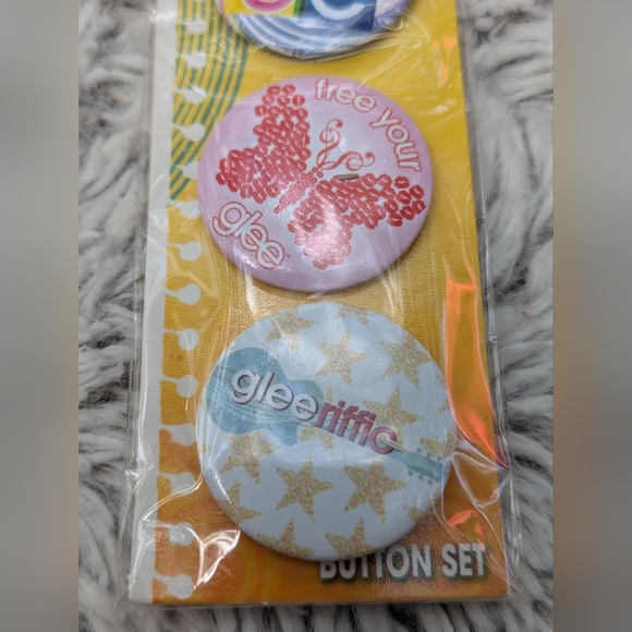 Glee tv series four-piece button set NIP collectible - Picture 2 of 3